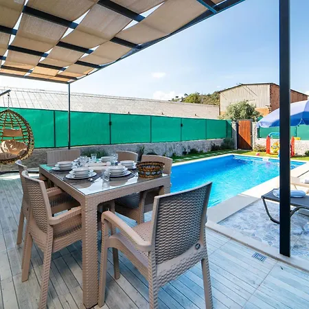 Вилла Manolya *